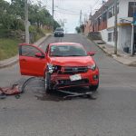 Accidente en Tuxpan: Mujer imprudente genera colisión con cuantiosos daños materiales